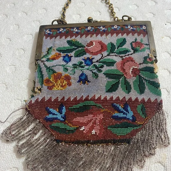 Very delicate french floral Microbead purse - Picture 8 of 16